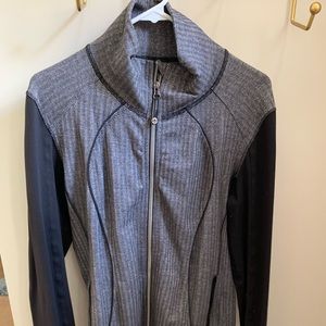 Lululemon zip up jacket grey chevron/black size 10